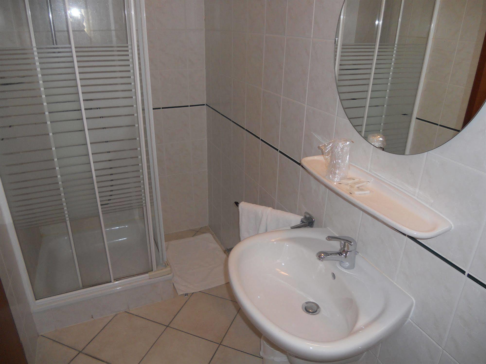 Hotel Carpini Bascharage Ngoại thất bức ảnh