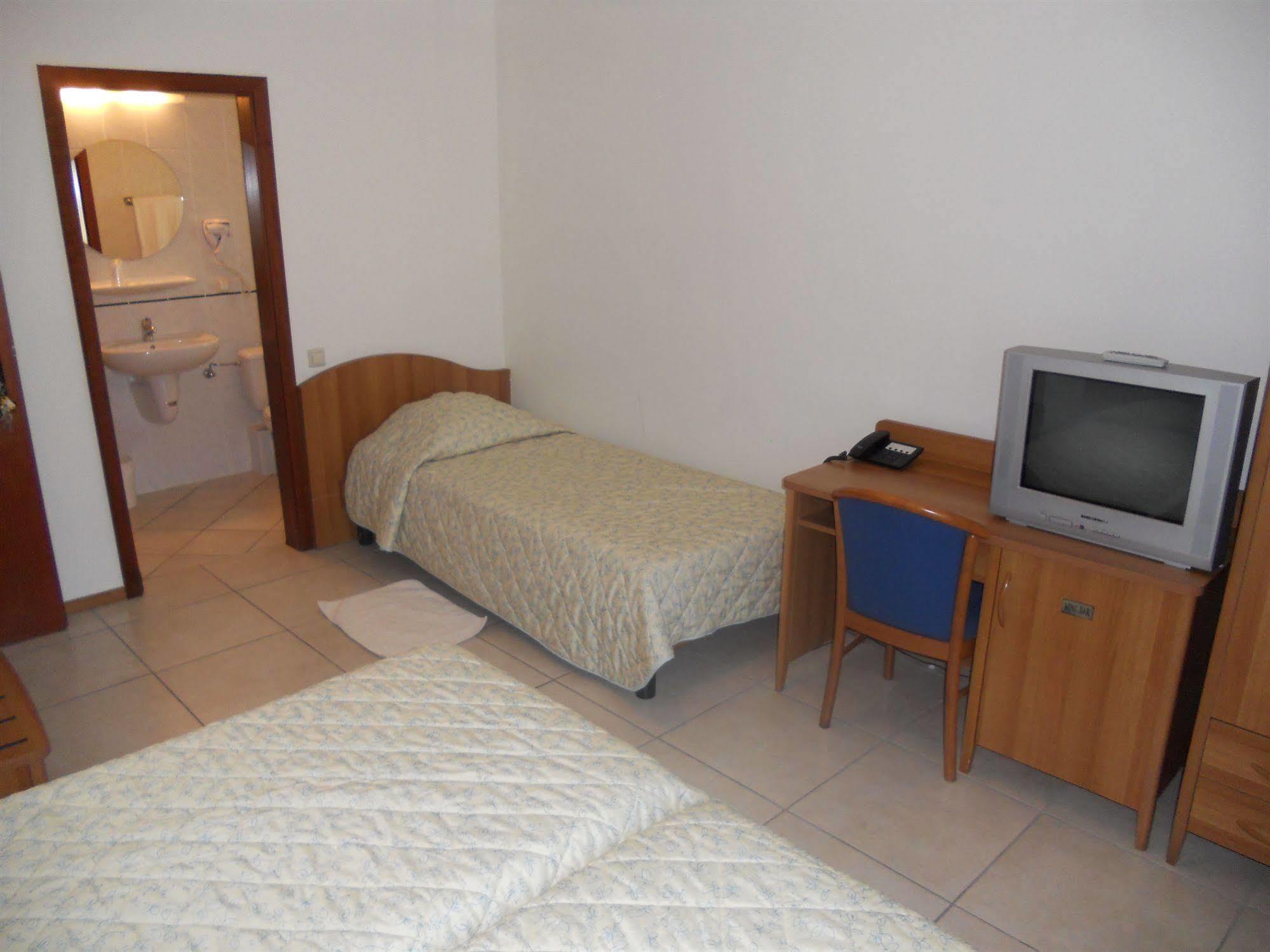 Hotel Carpini Bascharage Ngoại thất bức ảnh